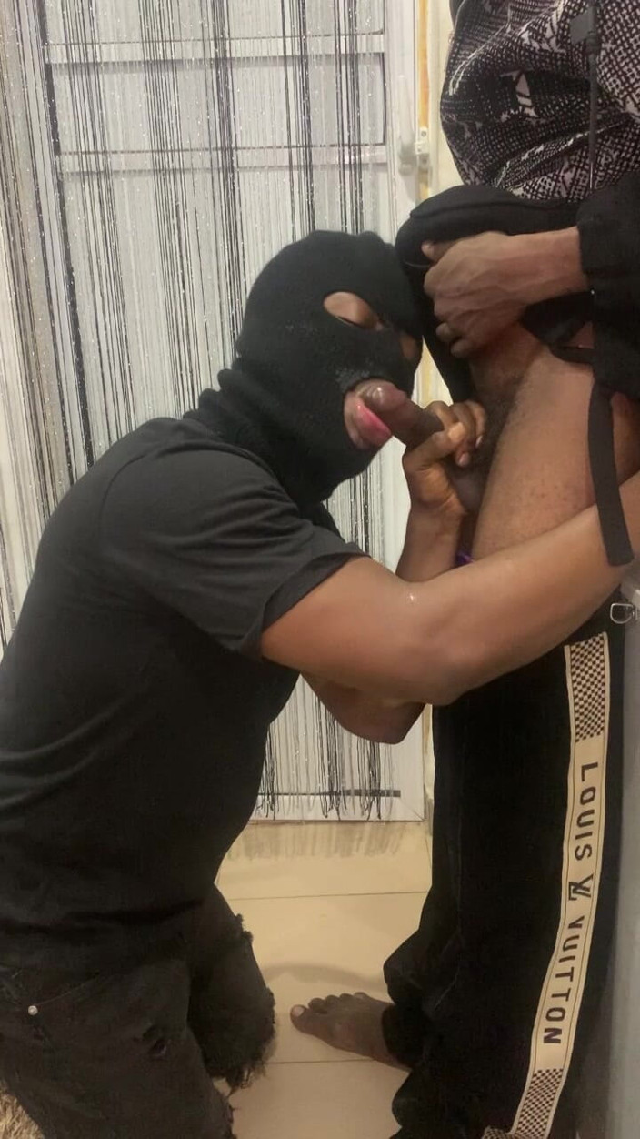 Enigmatic Buoy: Nadržená Hetero Twink Prosí o kouření.