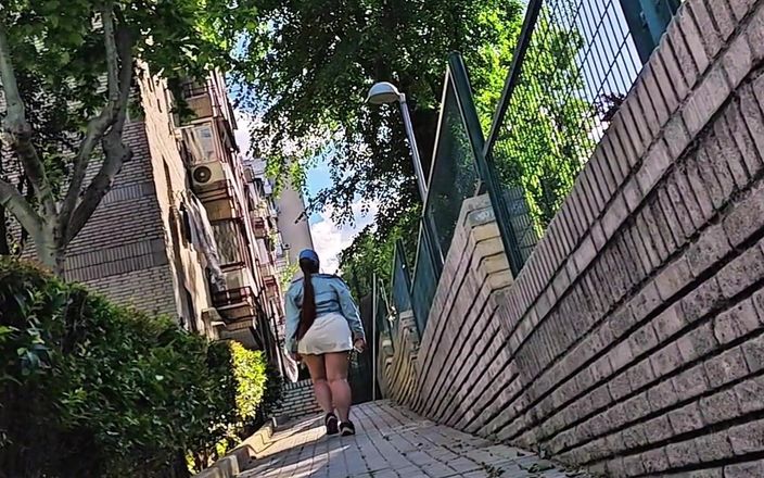 Latincurvyredhead: 내 의붓 형제의 아내는 그녀가 공공 장소에서 자위하고 내 방문 후 나에게 시오후키주는 그녀의 환상을 즐길 수 있도록 도와달라고 부탁합니다.