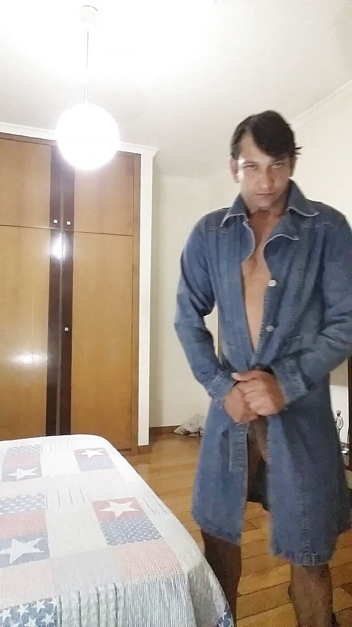 Boy top Amador: Sono arrivato dalla discoteca molto eccitato e ho portato un...