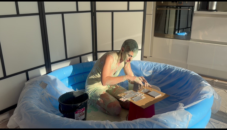 Projectwam: Georgia Brown În Provocarea Stivei De Cărți!