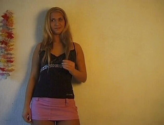 Flash Model Amateurs: Bionda carina con un culo perfetto si fa trapanare la...