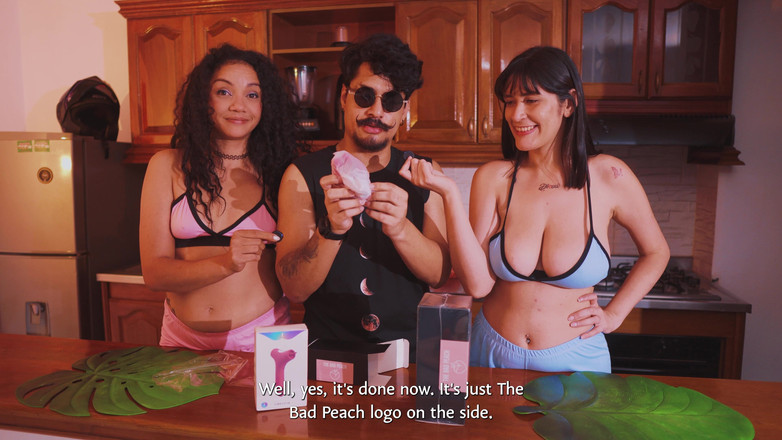 MvsteryGuy: Făcând acest 2 georgeous ejaculare cu ceva ajutor (Badpeach Toys Review)