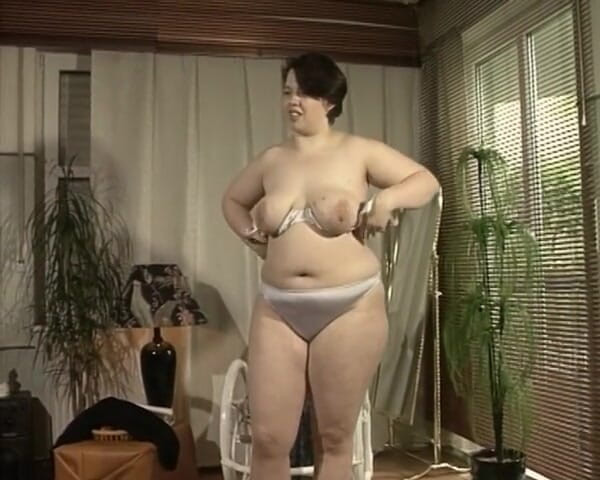 YOUR FIRST PORN: I Love My Body - Nadine in Softclip