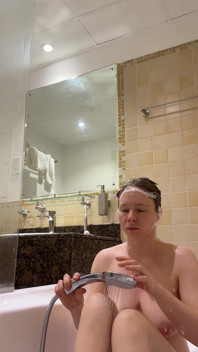 Roligt i hotellbadkaret