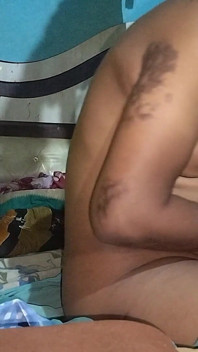 Une bhabhi desi assouvasse son désir par une nuit de pluie