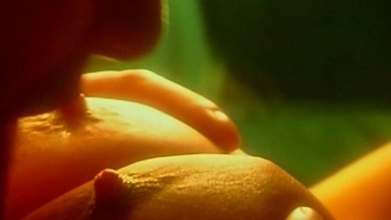 Onlyxfans: Blonde Bombshell menunggang liar dan dijolok hingga orgasme