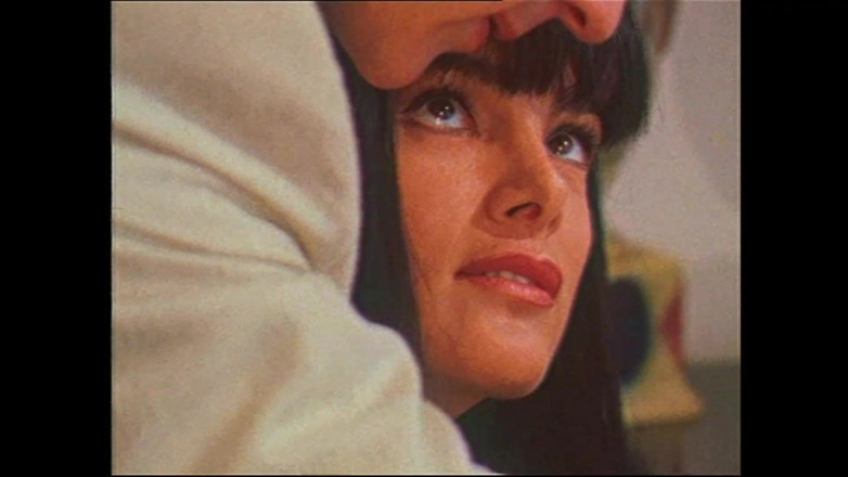 Vintage megastore: Krásná MILFka s velkými prsy a chlupatou kundičkou saje a...