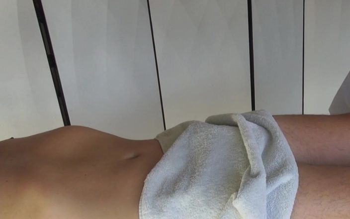 Cuckoby: Huge Cum in the Hands of Sexy Thai Masseuse