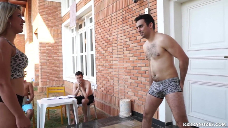 Kebranozes: Bicie jaj w bikini