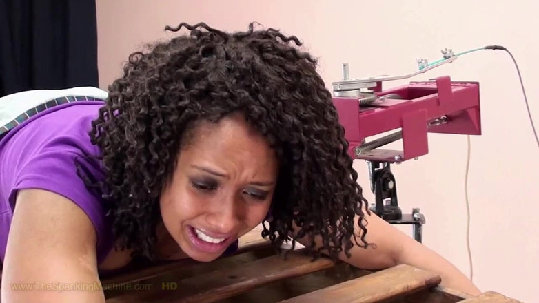 The Spanking Machine: Danielle Maszyna do klapsów - biczowanie w dupę
