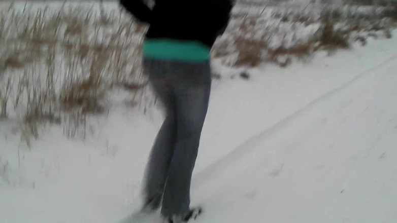 Aische Pervers: Pissed Through Jeans