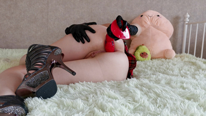 Me_little_fetish: Anal penghancuran dildo pantat kecil di bawah rok tanpa celana...