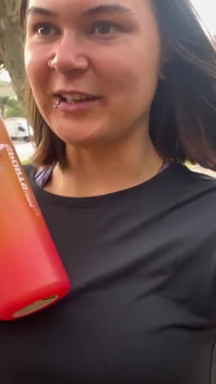 Imbibe si vlastní čůrání, než ztratím kontrolu v kalhotkách