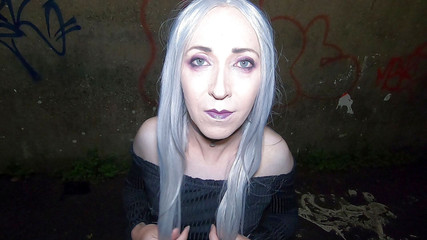 The Midnight Minx: 골목길에서 나를 찾아