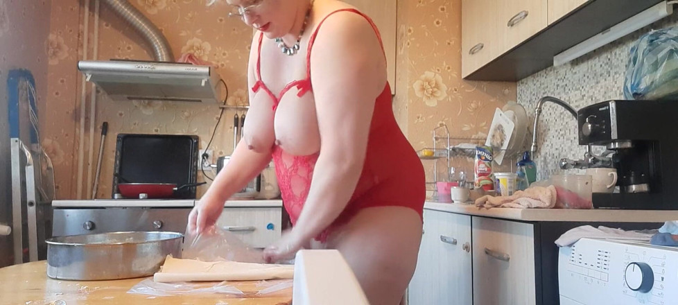 Putarankahotmilf: Cooking in sexy lingerie and lush in my ass