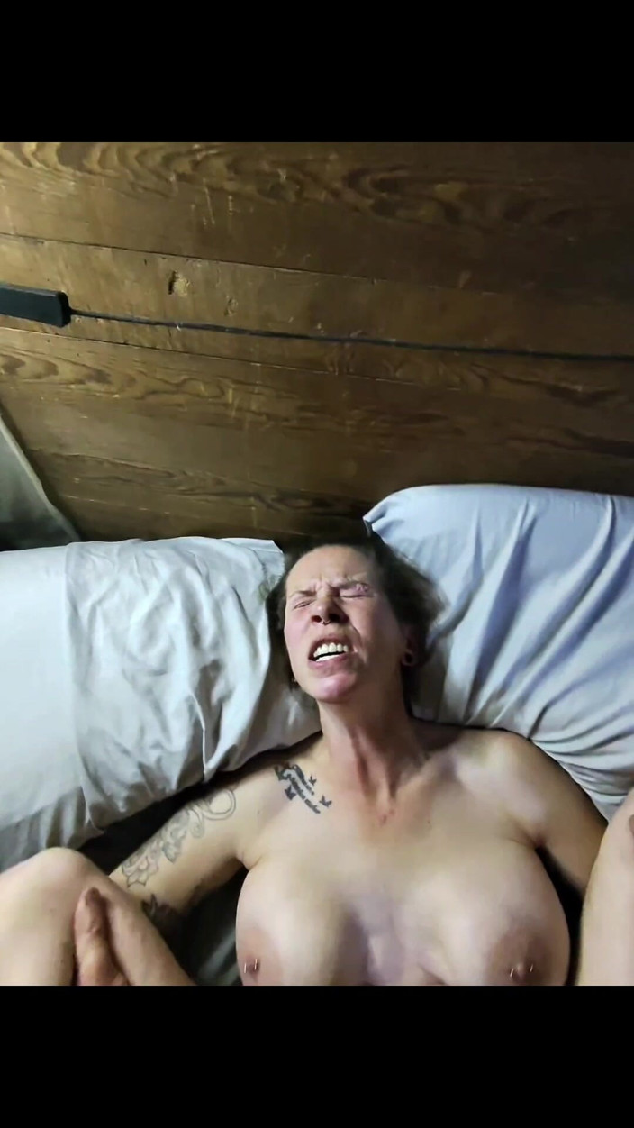 SaydeeMiles: MILF com peitões fodida e facial
