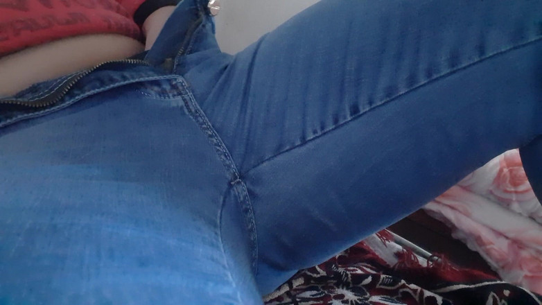 Lesbian-illusion: Une demi-sœur regarde une vidéo hentai et se masturbe - illusion...