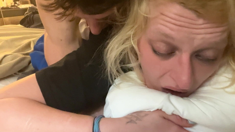 Alpha stud 4 u: Cazzo rail lei da dietro, con il culo in aria,...