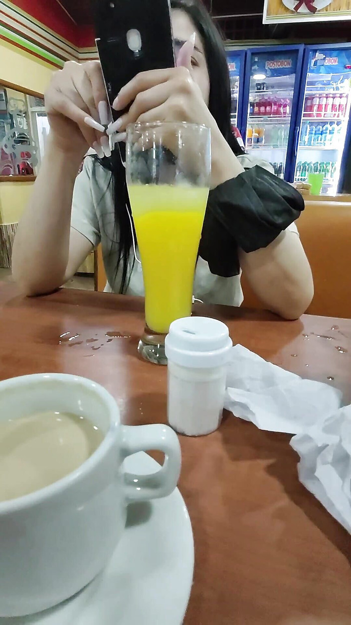 Crisanto999: Aburrida con mi madrastra antes de follar