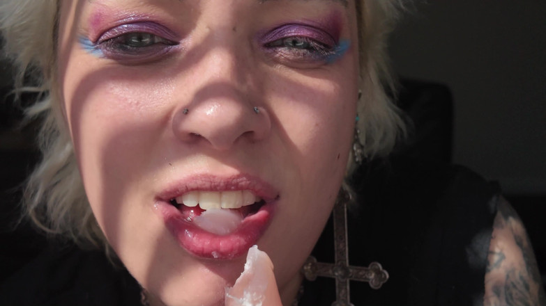 Glitterqueen1999: 4K - Obryně Penatomie - Drobný muž v mém jídle