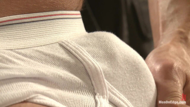 Men on Edge: Sexy modelka postavy je zvědavá na Edging a bondage