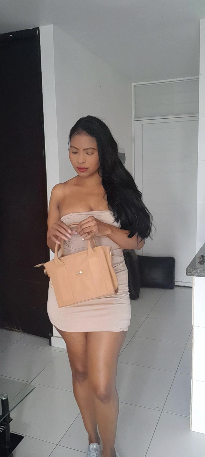 Bleisy: Hài hước và nóng bỏng