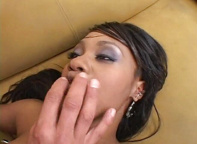 Black Jass: Ohromující čokoládová holka miluje šukání bělocha