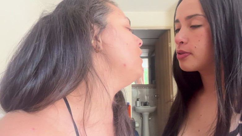 zoemelissa: Tongue Kiss Asmr, Intense Kissing Sounds