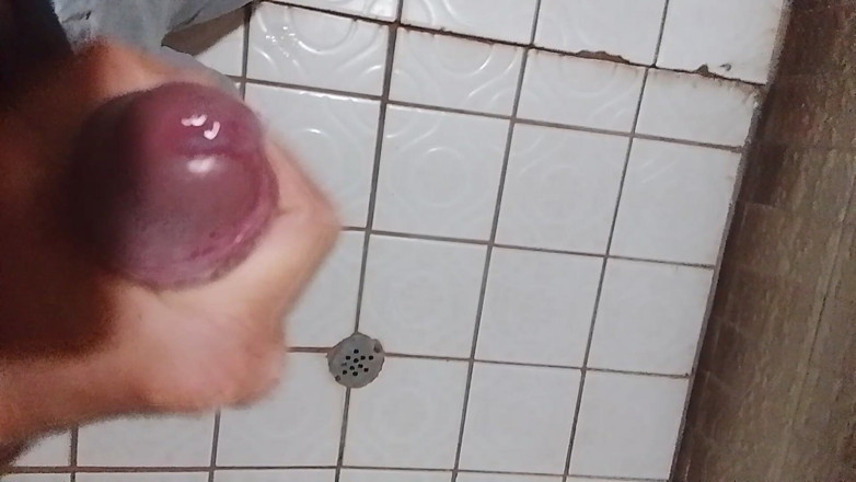 Jomperone: Dans la salle de bain