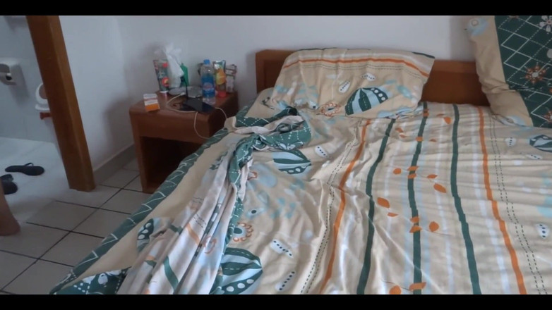 Ardientes69: 풀 섹스하기 전에 소변을 보며 휴식을 취하면서 해변에서 나를 기록하는 배다른 아들