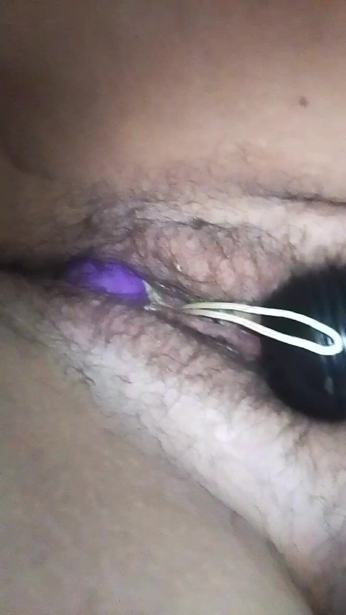 IllustriousAnnie: Vaginální korálky vytlačené během stříkajícího orgasmu