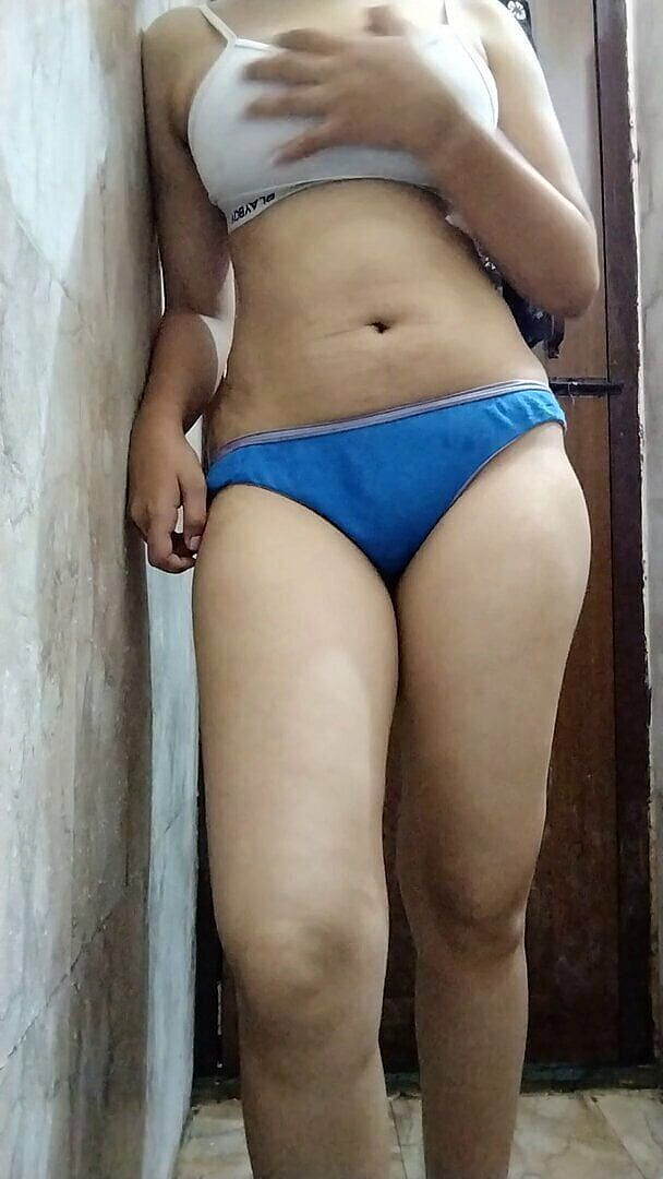 Riyathakur: Горячая тетушка Nahte Hue Daali Ungli, горячая индийская тетушка