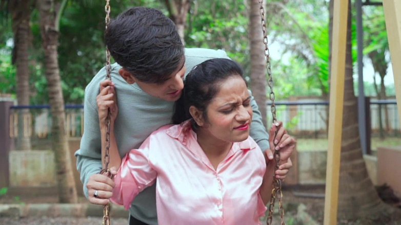 Desi Maal studios: Hot Stepaunty Called Her Boyfriend to the Garden and Had...