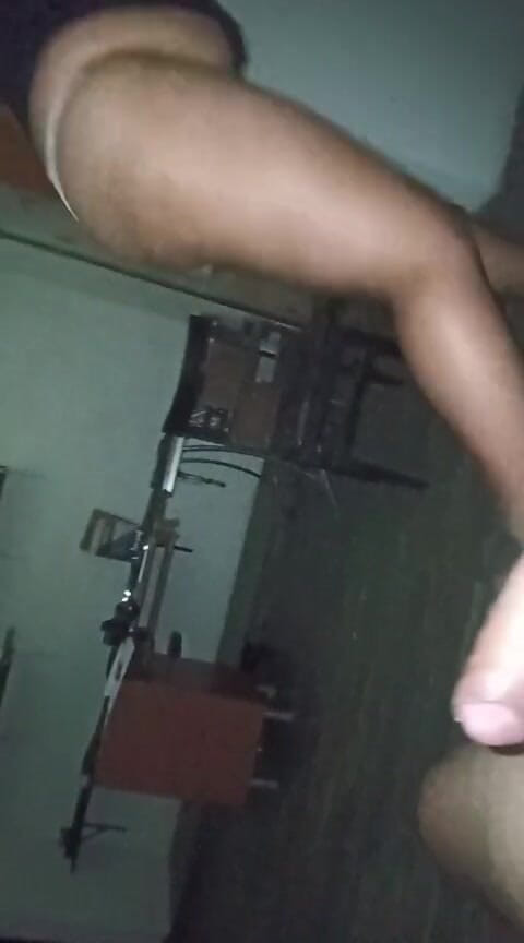 Tio Mc: Mia nipote si siede con le mutandine su un fianco