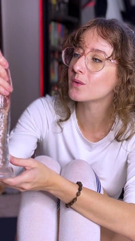 JOI - Sua coach de fitness é apaixonada pela sua - Garota Geek Francesa