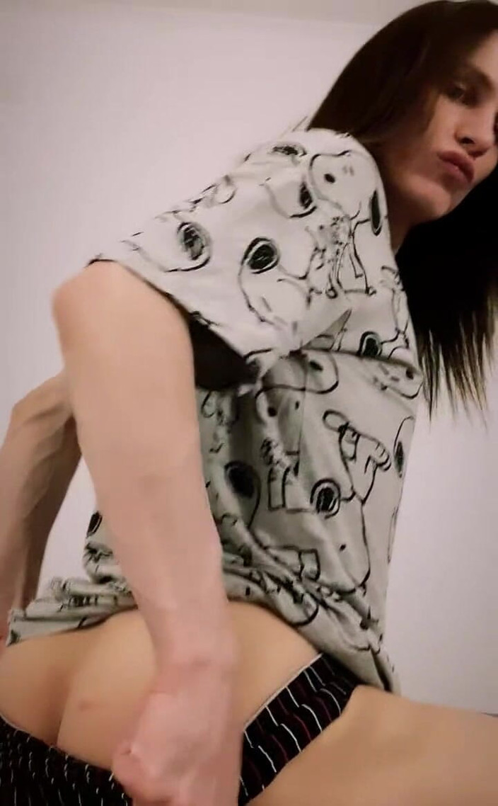 TS Kylie Star: Могу я разбудить тебя, скачу на тебе?