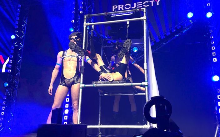 Project Y studios: Show pornô ao vivo de quatro
