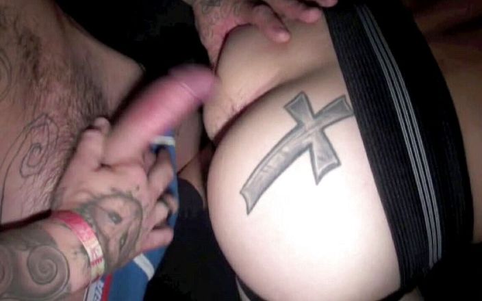 Discret Cruising sex: Sneaker dominaiton for boys with tatoos