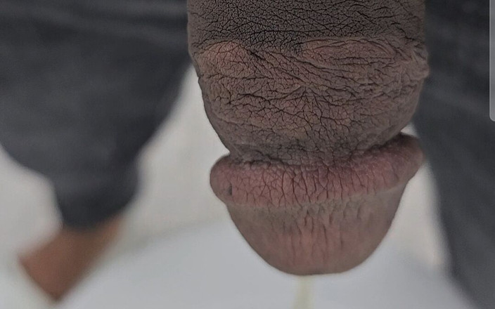 yourdaddy7788: 君は僕の人間トイレになりたい、君の口の中でおしっこをしたい