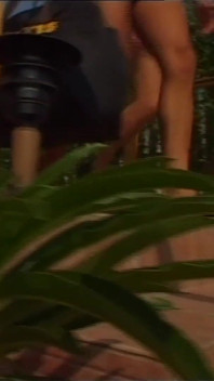 只有漂亮的热辣年轻荡妇才能参加这个群交派对！！