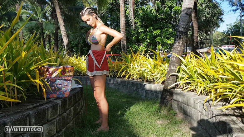 SweetButtocks: Dressing up before going to the beach