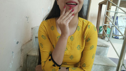 Saarabhabhi6: Indische stiefmutter lehrt, wie man mit freundin stiefsohn in Hindi...