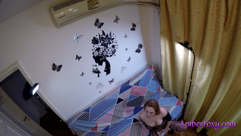 Amber Foxy: Невидима дрочка ногами і трах раком, знята зверху