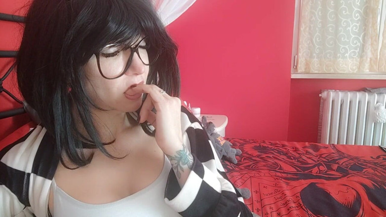 savannahamatoriale: she bangs, she burps!
