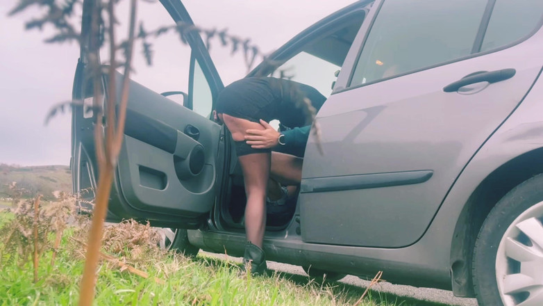 Sportynaked: Handjob kepada orang asing di dalam kereta
