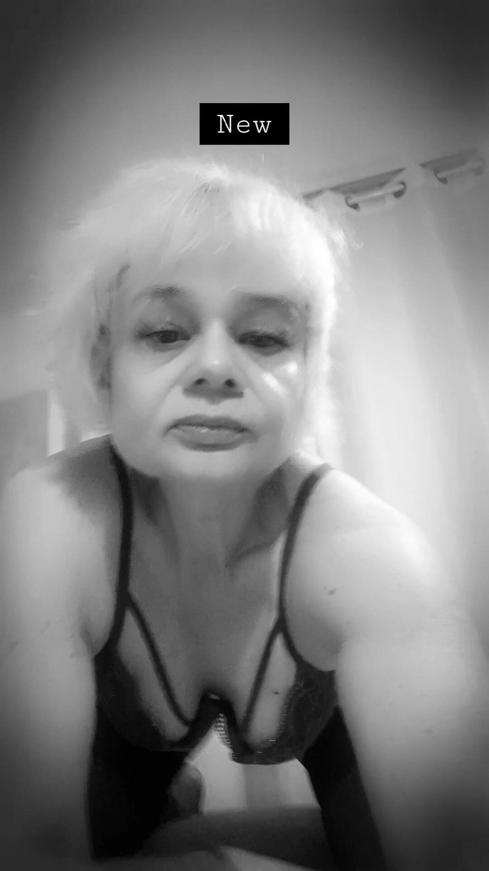 Sofy13: Ahoj, jmenuji se Sophie, je mi 47 let a miluji sex,...