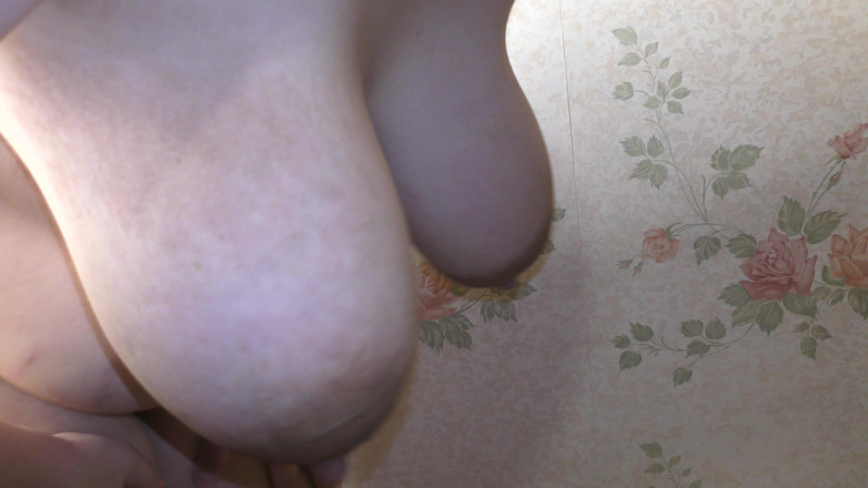 Milky Mari: 有一个巨大的哺乳期胸部的妻子开始和他们一起挑逗你！- Milky Mari