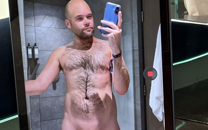 Buggiesmugglr: Horny Hotel Jerking