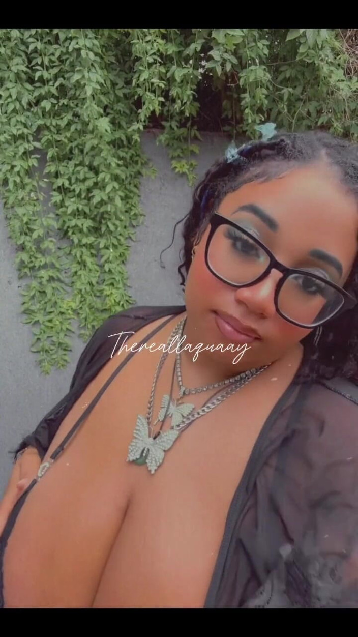 Biggdebbie solo: Biggdebbiecakez Being a Freak in Nature