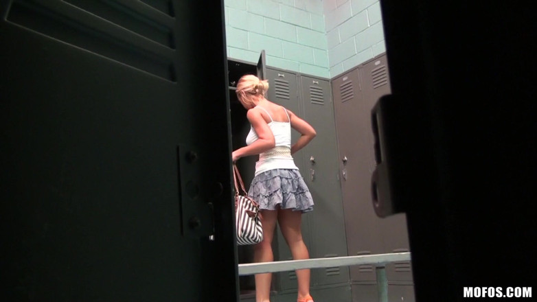 Pervs on Patrol: Pervs on Patrol - Blonde Nicole Aniston Drops Chris Pants in...